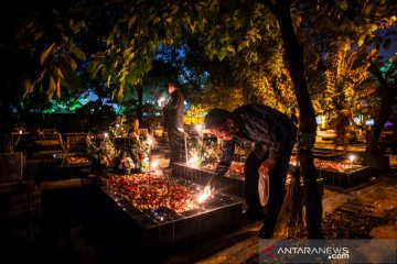 Warga keturunan Portugis rayakan malam natal dengan ziarah ke makam leluhur