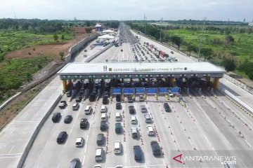 Arus kendaraan "mudik" Natal di Tol Cikampek melonjak 90,5 persen