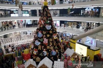 Dekorasi Natal unik di mal Jakarta, cemara raksasa hingga SpongeBob