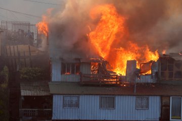 Kebakaran di Valparaso-Chile hancurkan 50 rumah
