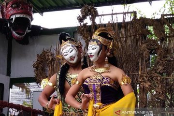 Seniman Tjipto Boedojo sajikan tarian topeng di Studio Mendut