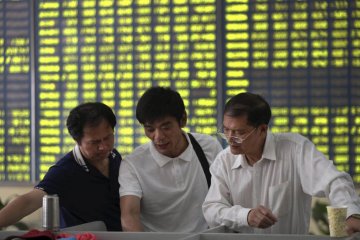 Bursa saham China ditutup lebih rendah