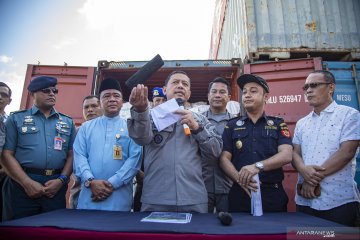 Pengungkapan kasus penyelundupan arang kayu bakau