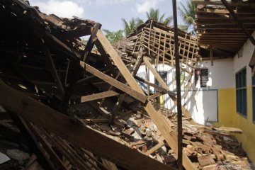 Bangunan SD ambruk pascagempa di Sukabumi