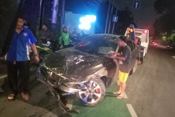 Dua korban tabrakan mobil dan sepeda harus dirawat inap