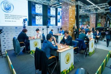 Carlsen memimpin hingga babak ke-10 kejuaraan dunia catur cepat