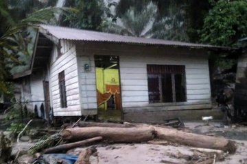 Banjir bandang landa Sibiru-biru Deli Serdang Sumut