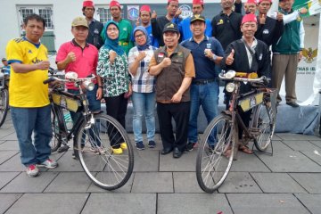 Baznas DKI berikan 11 sepeda listrik bagi ojek onthel di Kota Tua