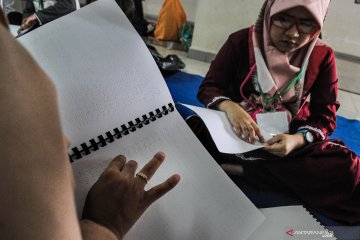 Belajar membaca Al Quran braille