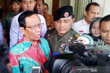 Soal intrusi kapal asing, Mahfud: Tunggu perkembangannya