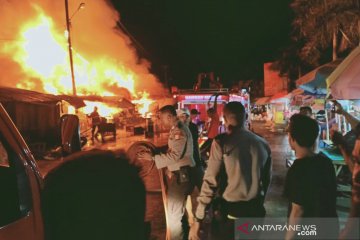 Polisi usut penyebab kebakaran 26 kios Pasar Arumbai