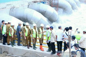 Pompa pengendali banjir di Palembang dioperasikan