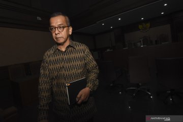 Mantan Dirut Garuda Indonesia Emirsyah Satar jalani sidang pembacaan dakwaan