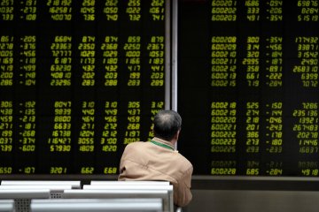 Bursa saham China menguat pada sesi tengah hari Senin