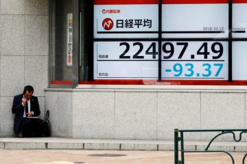 Saham Tokyo dibuka menguat karena penurunan yen angkat eksportir