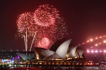 Pesta kembang api meriahkan perayaan tahun baru di Sydney