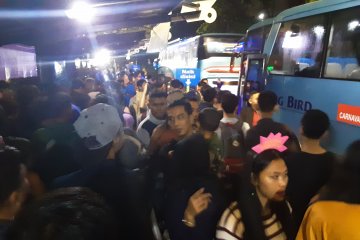 Pengunjung Ancol keluhkan waktu jemput bus menjelang pergantian tahun