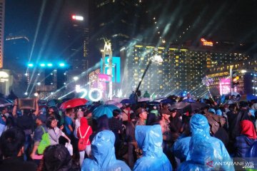 Meski diguyur hujan, panggung hiburan di Bundaran HI tetap meriah