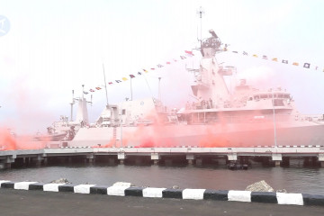 Melihat kemeriahan Hari Armada di Dermaga Sunda