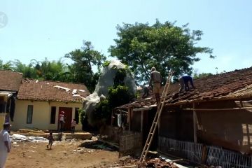 Puting beliung rusak belasan rumah warga Jember,1 orang luka