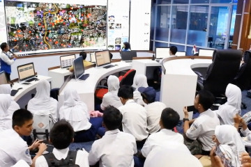 Siswa belajar digital di Tangerang Live Room