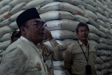 Pemkab Pekalongan tinjau  stok beras