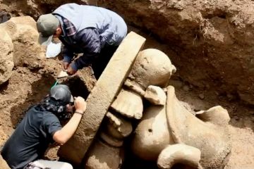 Petugas perluas penggalian temuan arca Ganesha di Dieng