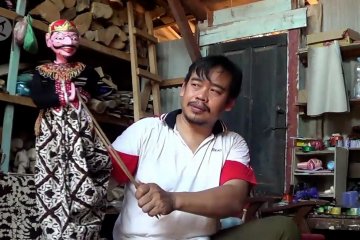 Kerajinan wayang golek yang tetap bertahan di era modern