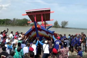 Muhammadiyah serahkan bantuan kapal untuk nelayan pantura