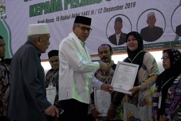 Pemerintah Aceh serahkan 23 sertifikat halal bagi pelaku usaha