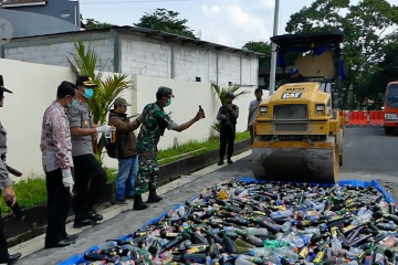 Polres Temanggung musnahkan 3.600 botol miras