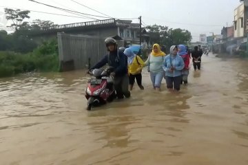 Banjir putus akses menuju Kota Bandung