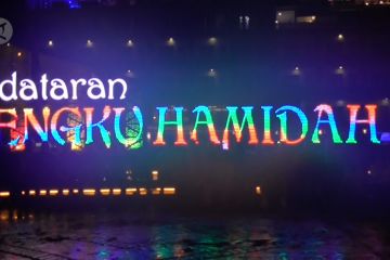 Mempercantik Dataran Engku Hamidah dengan lampu hias