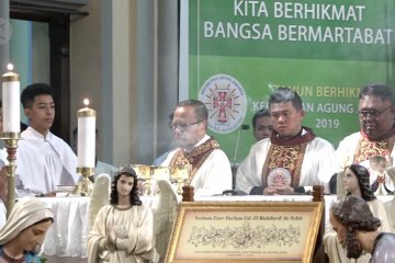 Suasana Natal di Katedral Jakarta dengan tema Nasional