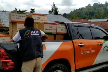 Paket bantuan pertama yang datang untuk korban banjir bandang Sigi