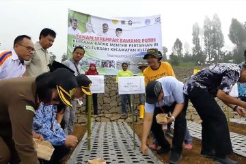 Kementan tanam perdana bawang putih