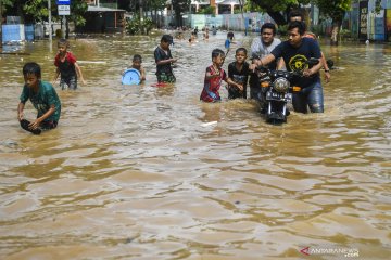 Banjir Jakarta, Anies pastikan bantuan air bersih tersalurkan