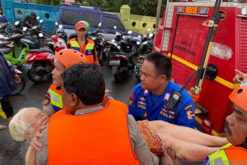 Banjir Jakarta, Polair Polri harus bujuk warga untuk dievakuasi