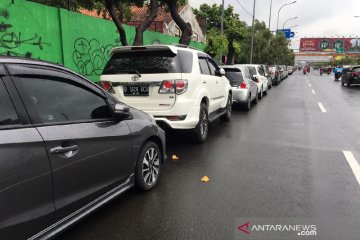 jalan protokol Bekasi mendadak jadi lahan parkir