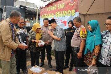 Hidayat Nur Wahid bagikan sarapan pagi untuk korban banjir Kemang