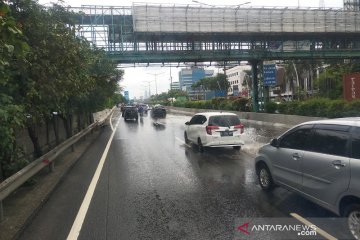 Tol Kebon Jeruk masih digenangi banjir