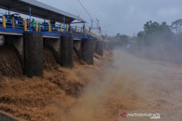 Hujan di kawasan Puncak Bogor akan naikkan permukaan air di Katulampa