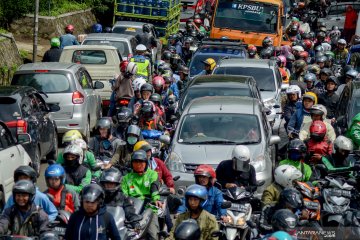 Kepadatan kendaraan di Lembang akibat arus balik liburan tahun baru