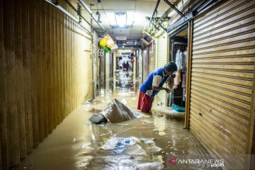 Banjir rendam pasar Jatinegara