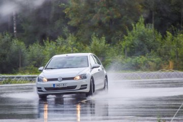 Jangan langsung tancap gas usai lewati banjir, ini alasannya