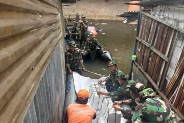 TNI turunkan 2 SSK bantu korban banjir Teluk Gong