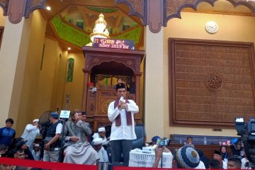 Ustadz Abdul Somad tausiah di Masjid Baiturrahmah, jamaah membludak