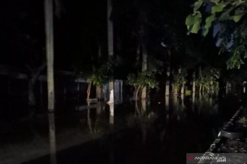 Perumahan Green Ville Jakbar masih terendam banjir dan listrik padam