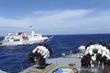 KRI Tjiptadi-381 menghalau kapal China di Laut Natuna Utara