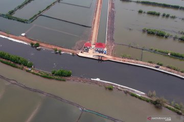 Tanggul raksasa pengendali banjir rob